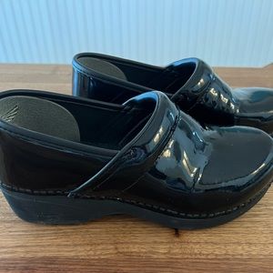 DANSKO Women’s Black Patent Leather Clogs